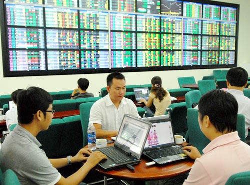 A stock exchange in HCMC (Illustrative photo: SGGP) A stock exchange in HCMC (Illustrative photo: SGGP)